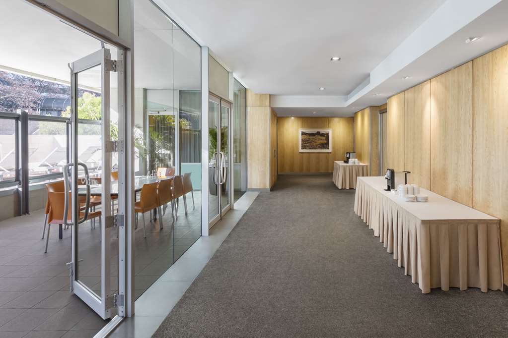 Adina Apartment Hotel Перт Зручності фото